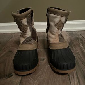 Women’s snow boots
